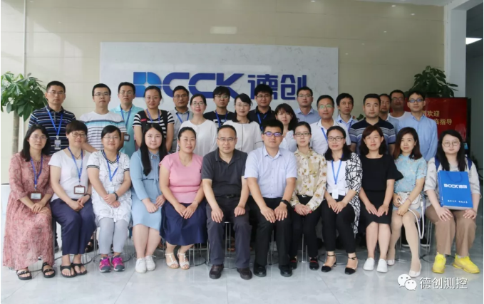 国产精品扒开腿做爽爽爽日本无码