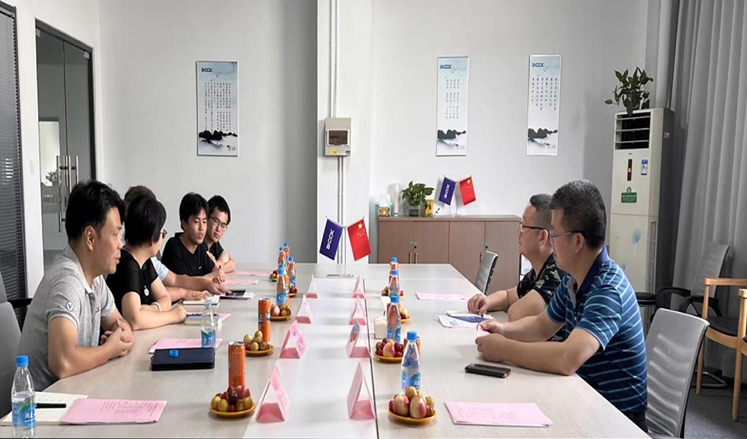 国产精品扒开腿做爽爽爽日本无码