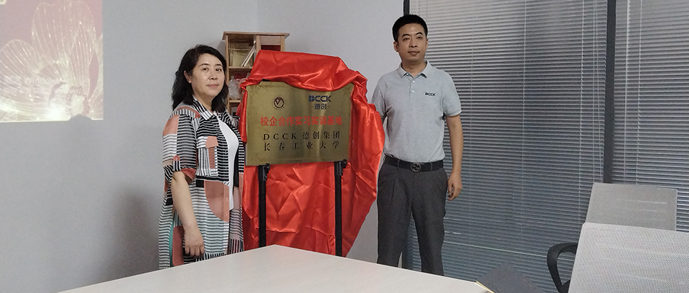 国产精品扒开腿做爽爽爽日本无码