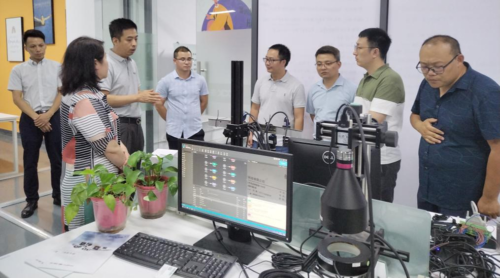 国产精品扒开腿做爽爽爽日本无码