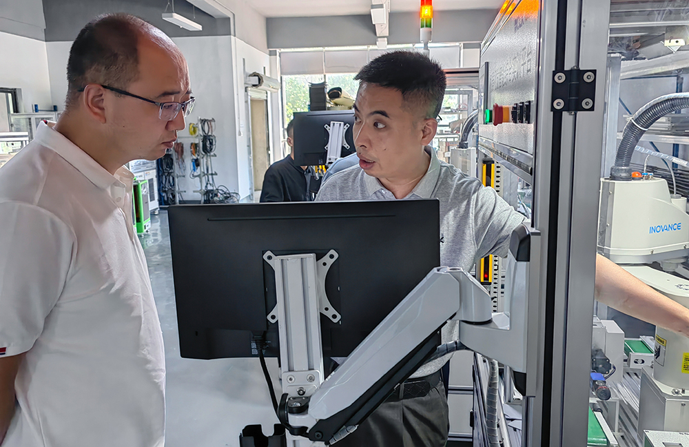 国产精品扒开腿做爽爽爽日本无码