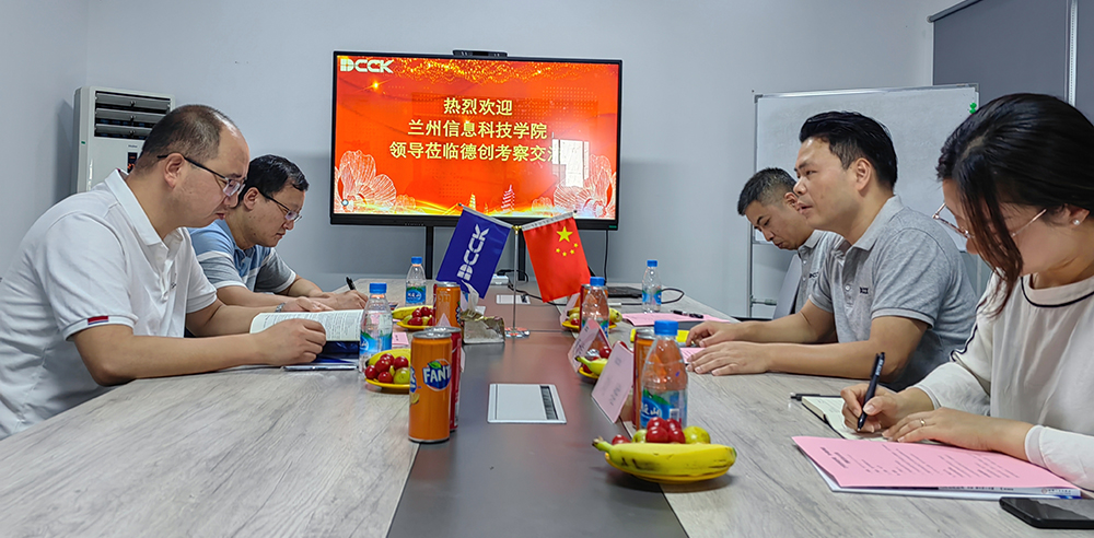 国产精品扒开腿做爽爽爽日本无码