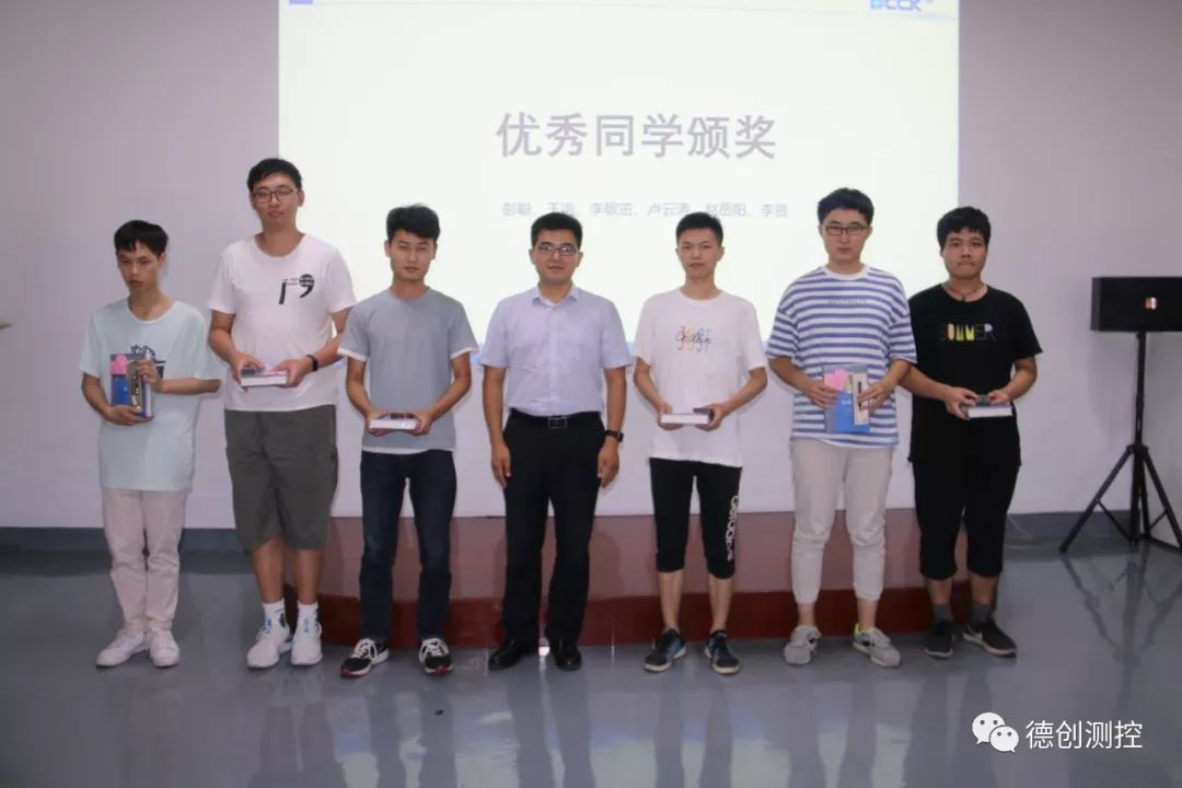 国产精品扒开腿做爽爽爽日本无码