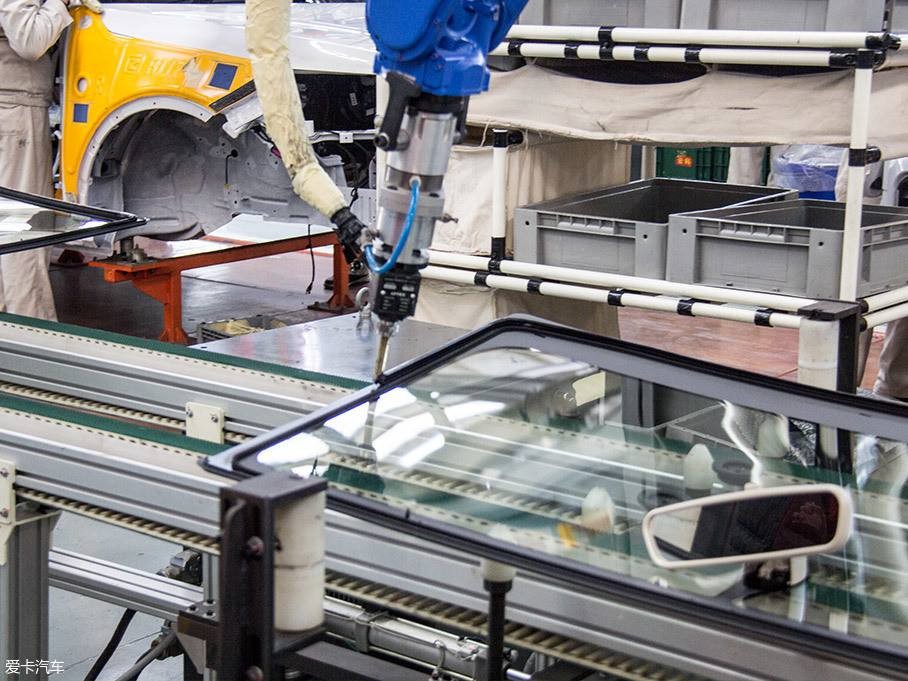 国产精品扒开腿做爽爽爽日本无码