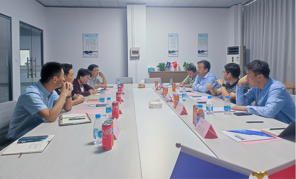 国产精品扒开腿做爽爽爽日本无码