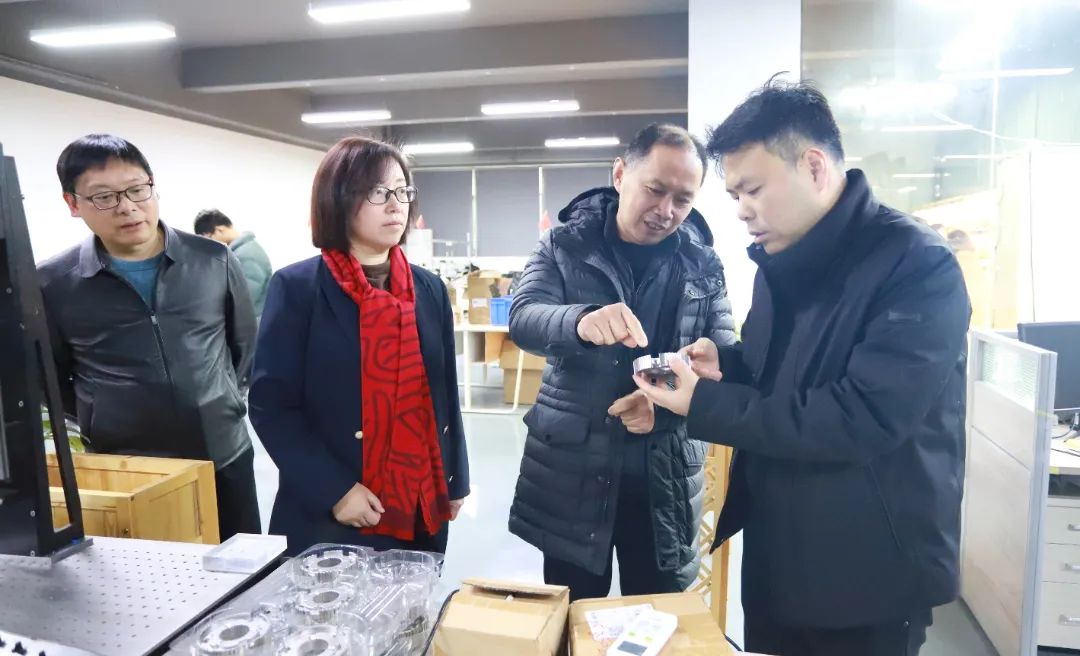 国产精品扒开腿做爽爽爽日本无码