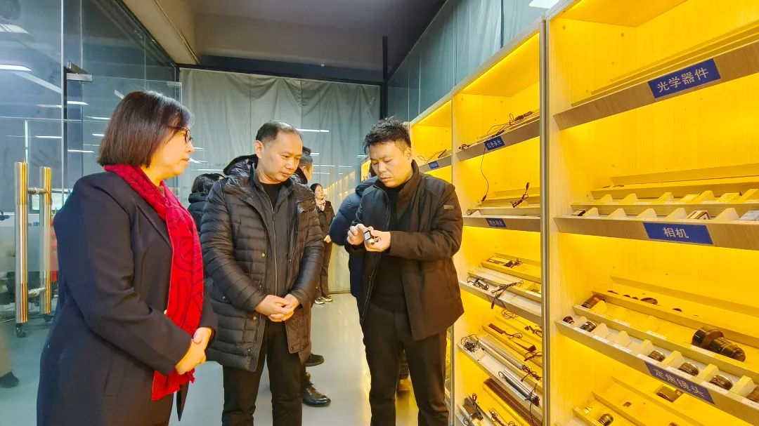 国产精品扒开腿做爽爽爽日本无码