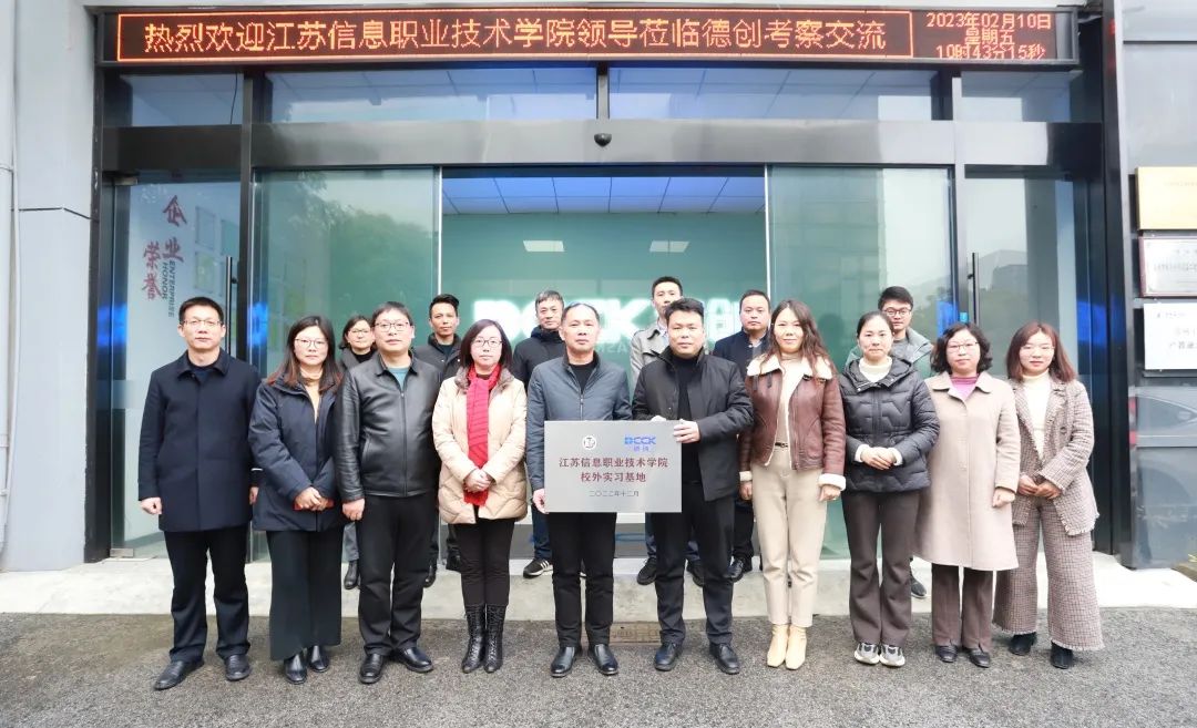 国产精品扒开腿做爽爽爽日本无码