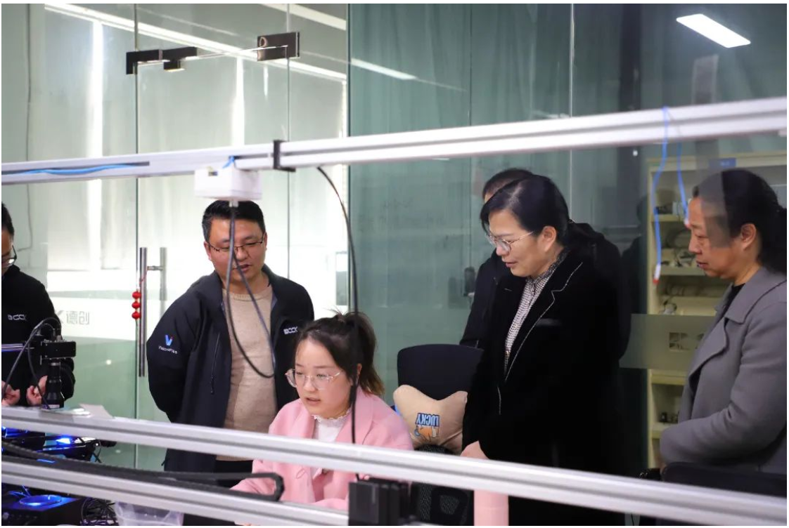 国产精品扒开腿做爽爽爽日本无码