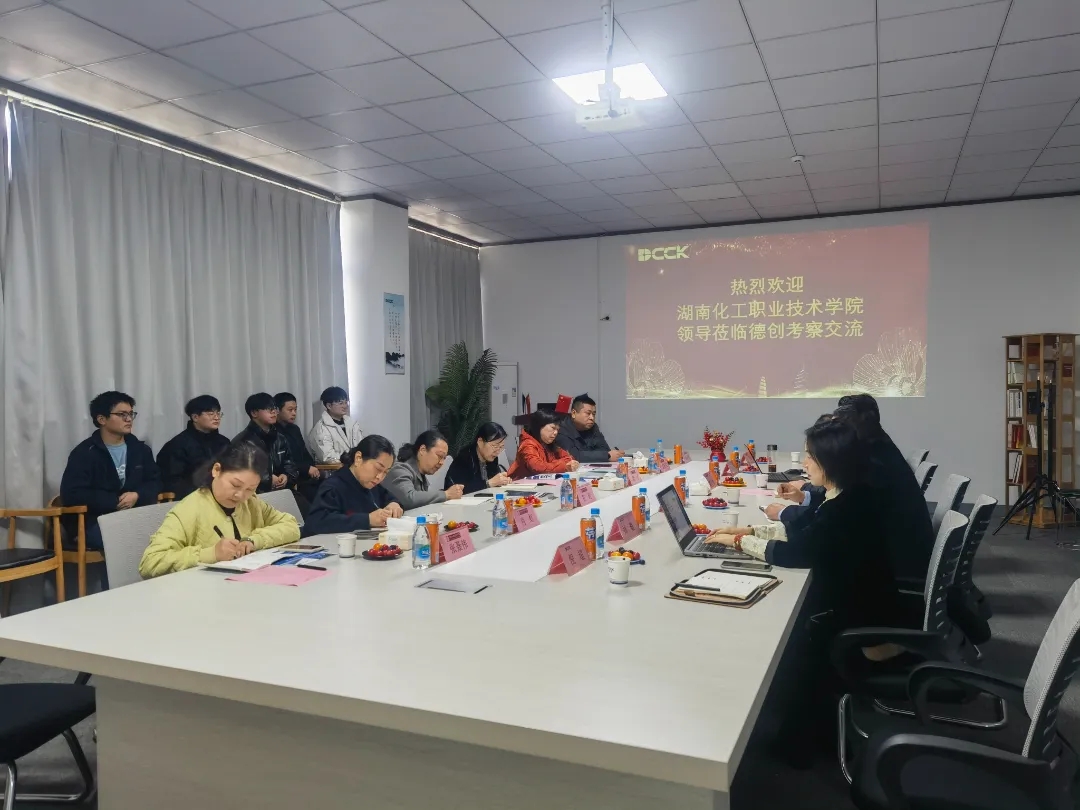 国产精品扒开腿做爽爽爽日本无码