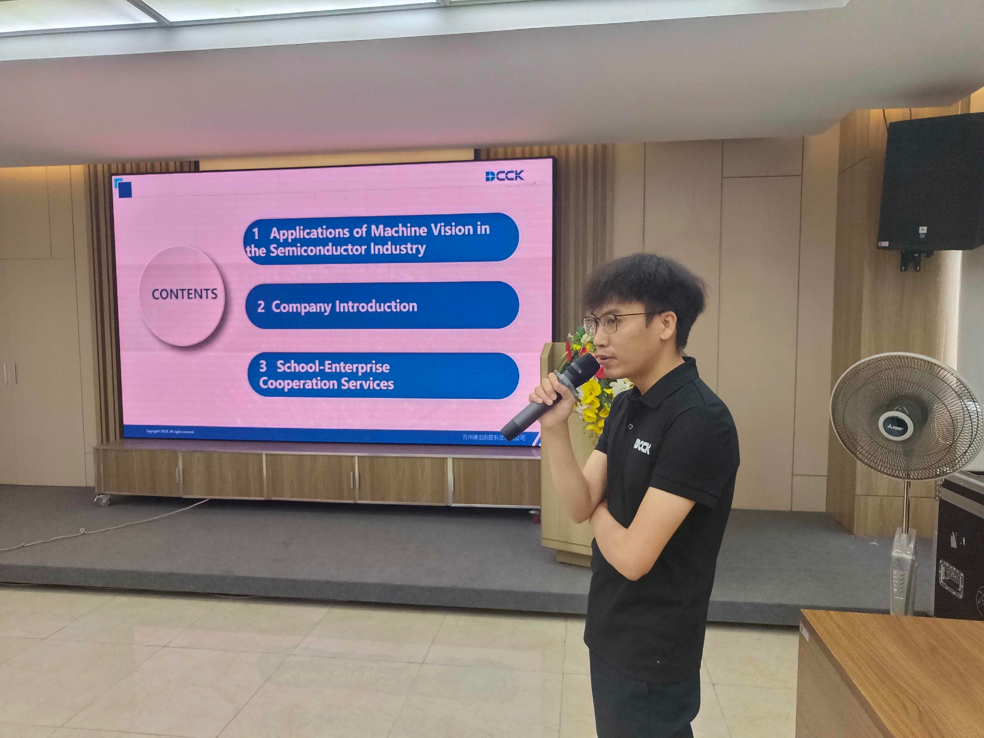 国产精品扒开腿做爽爽爽日本无码