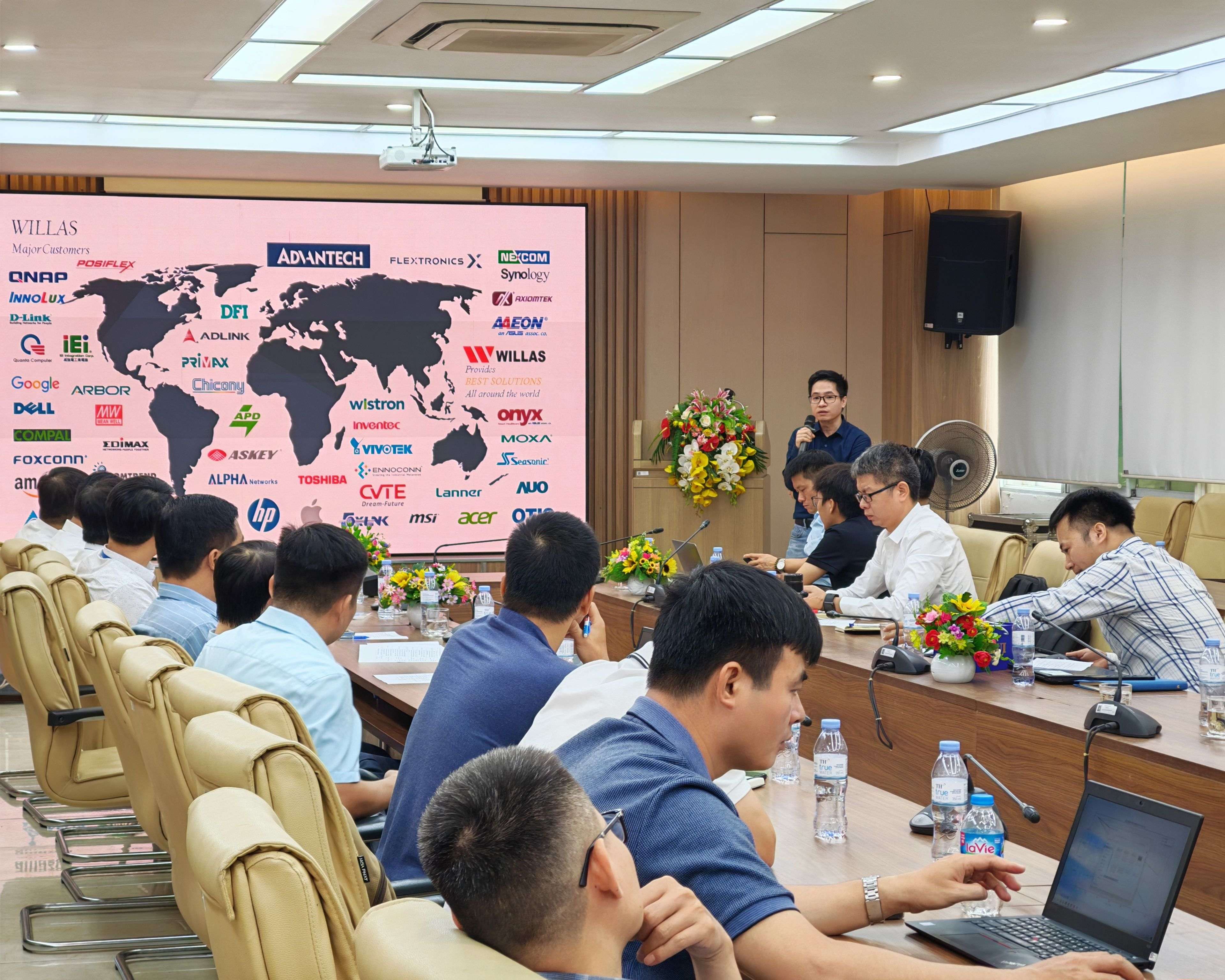 国产精品扒开腿做爽爽爽日本无码