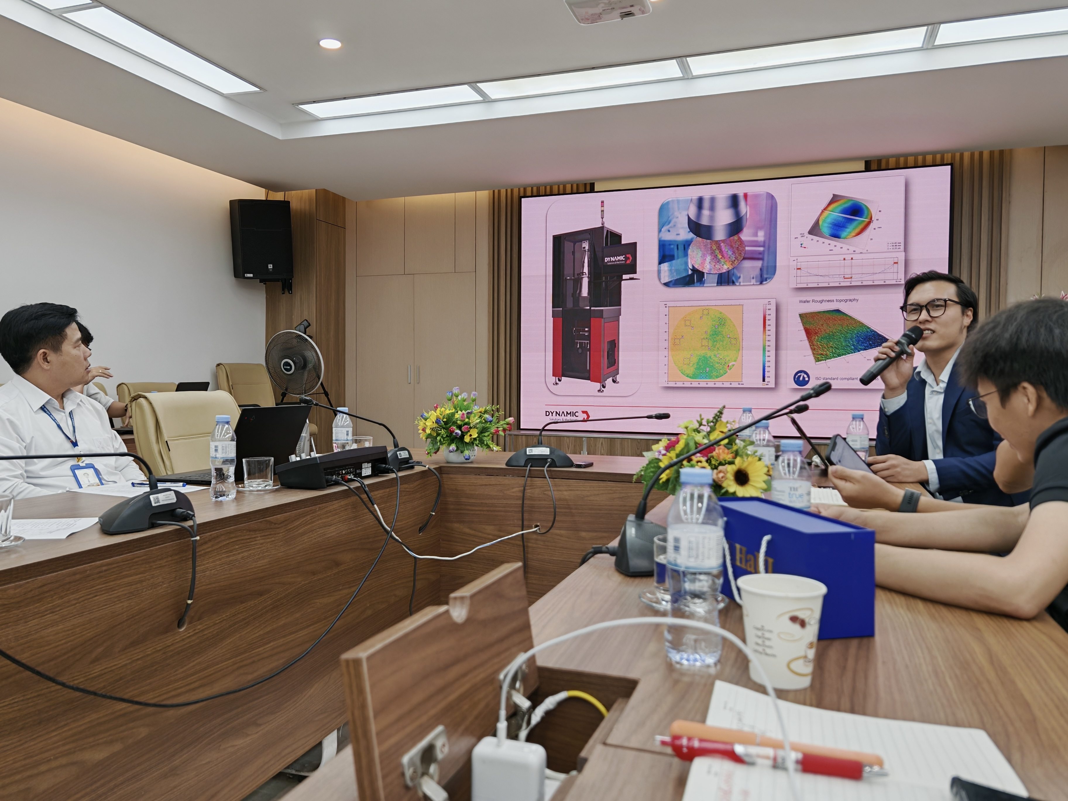 国产精品扒开腿做爽爽爽日本无码