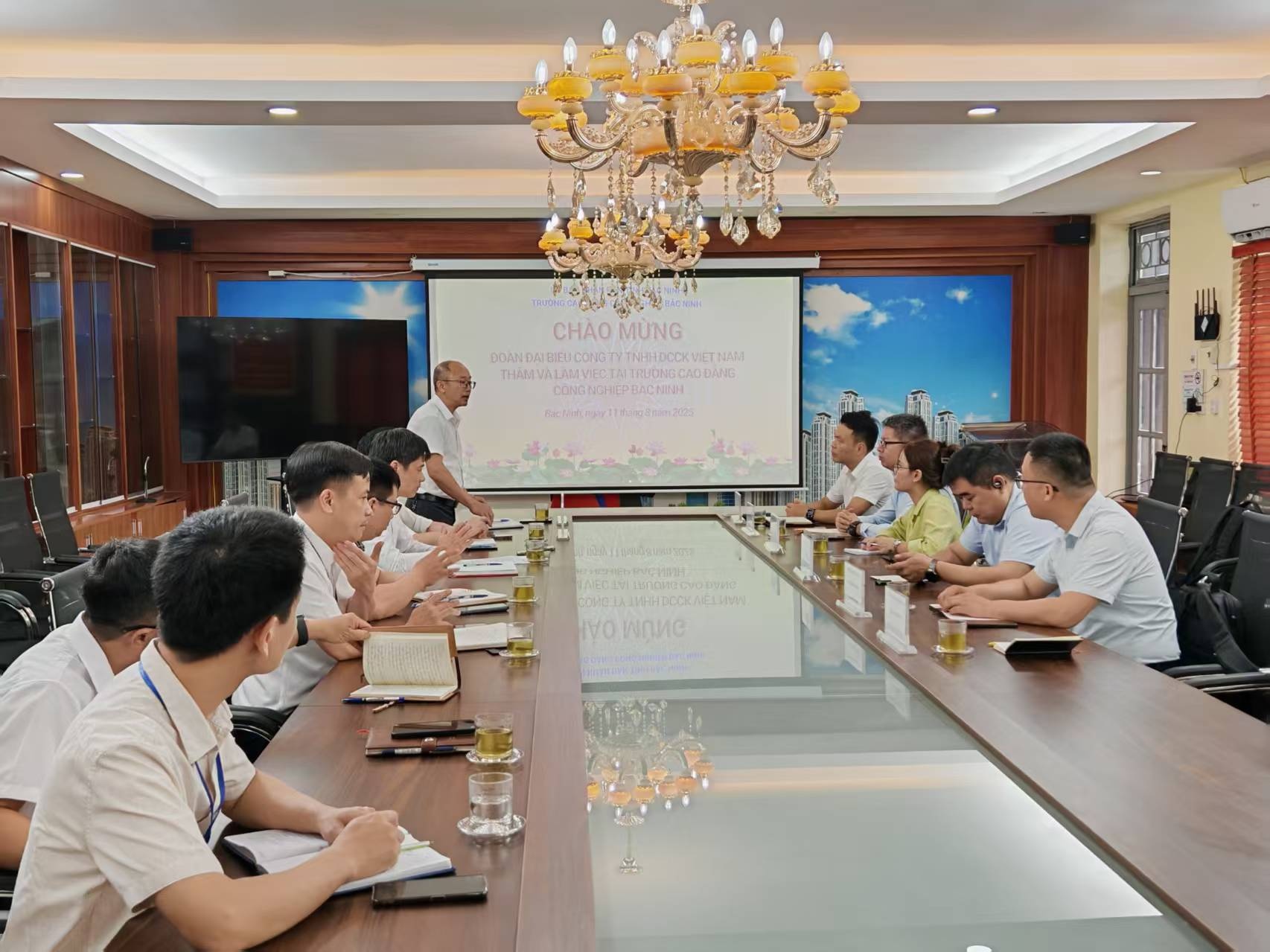 国产精品扒开腿做爽爽爽日本无码