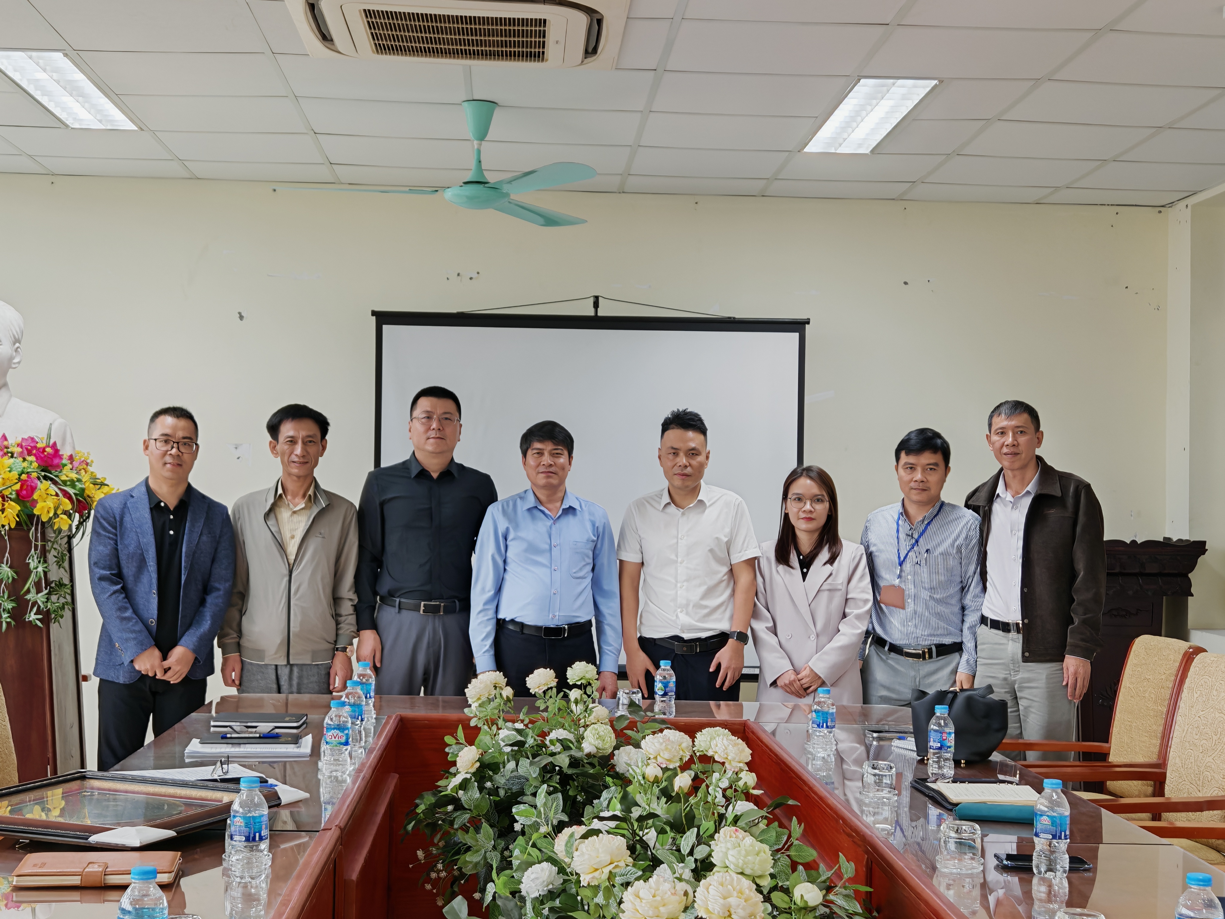 国产精品扒开腿做爽爽爽日本无码