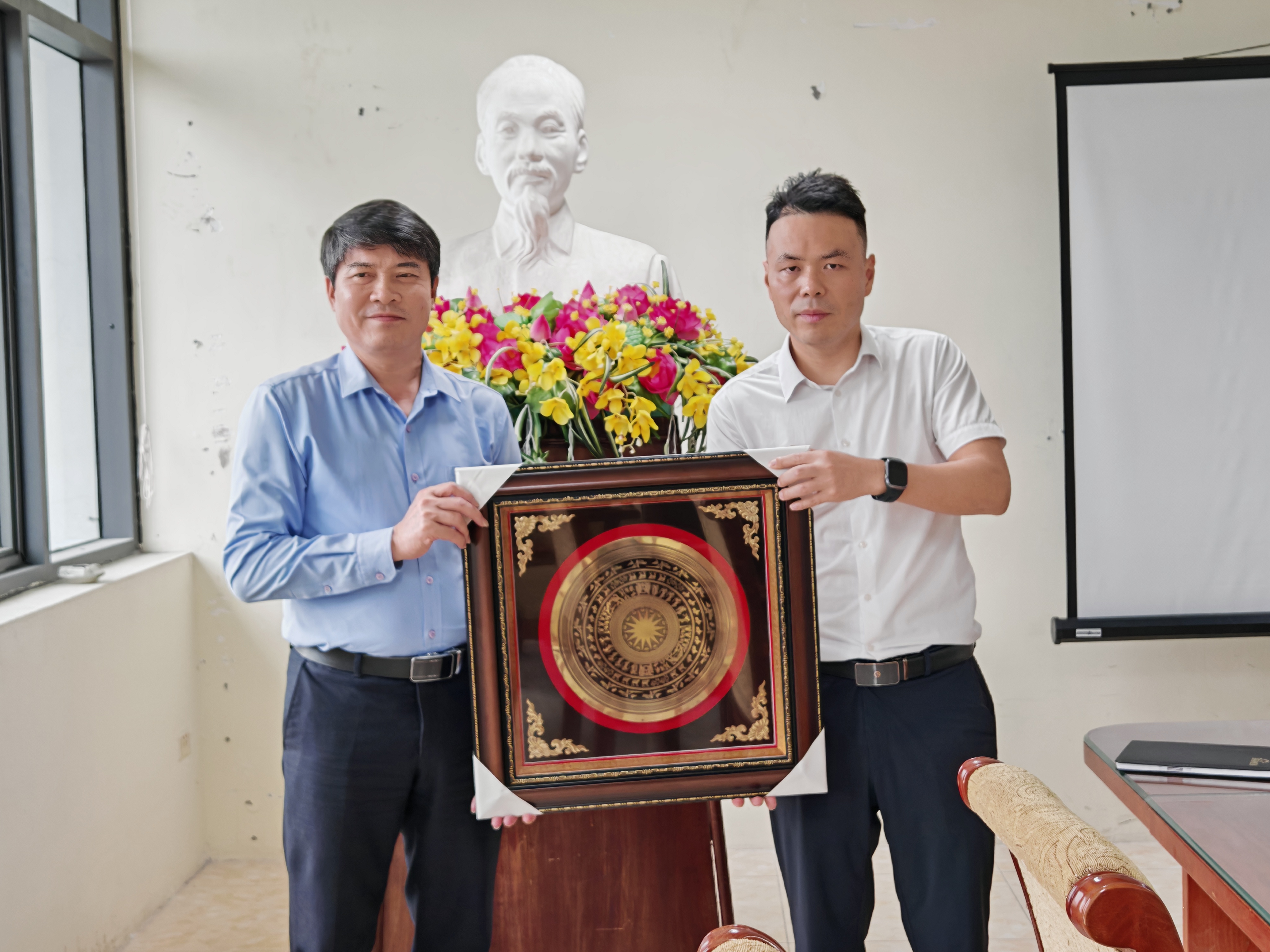 国产精品扒开腿做爽爽爽日本无码