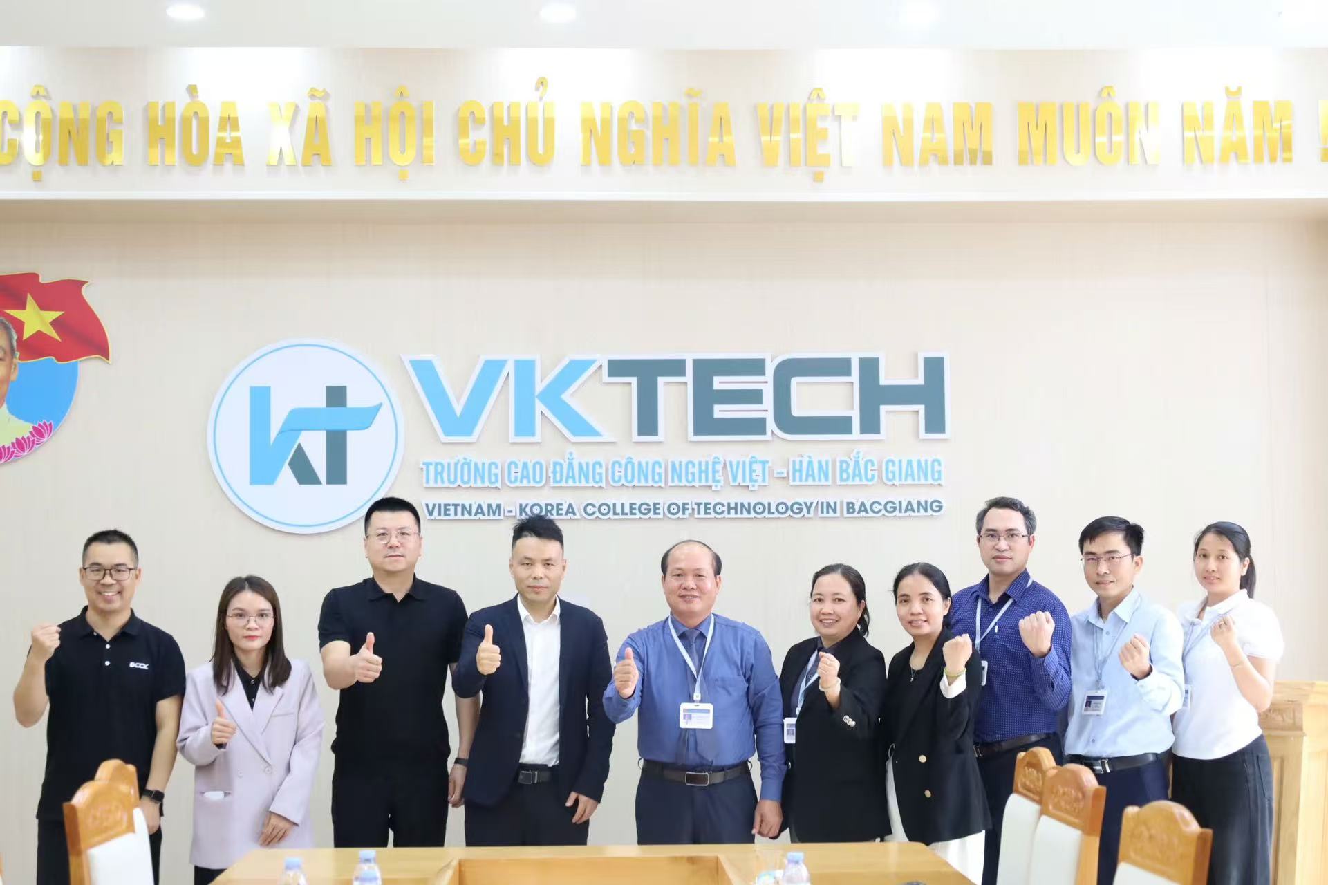 国产精品扒开腿做爽爽爽日本无码