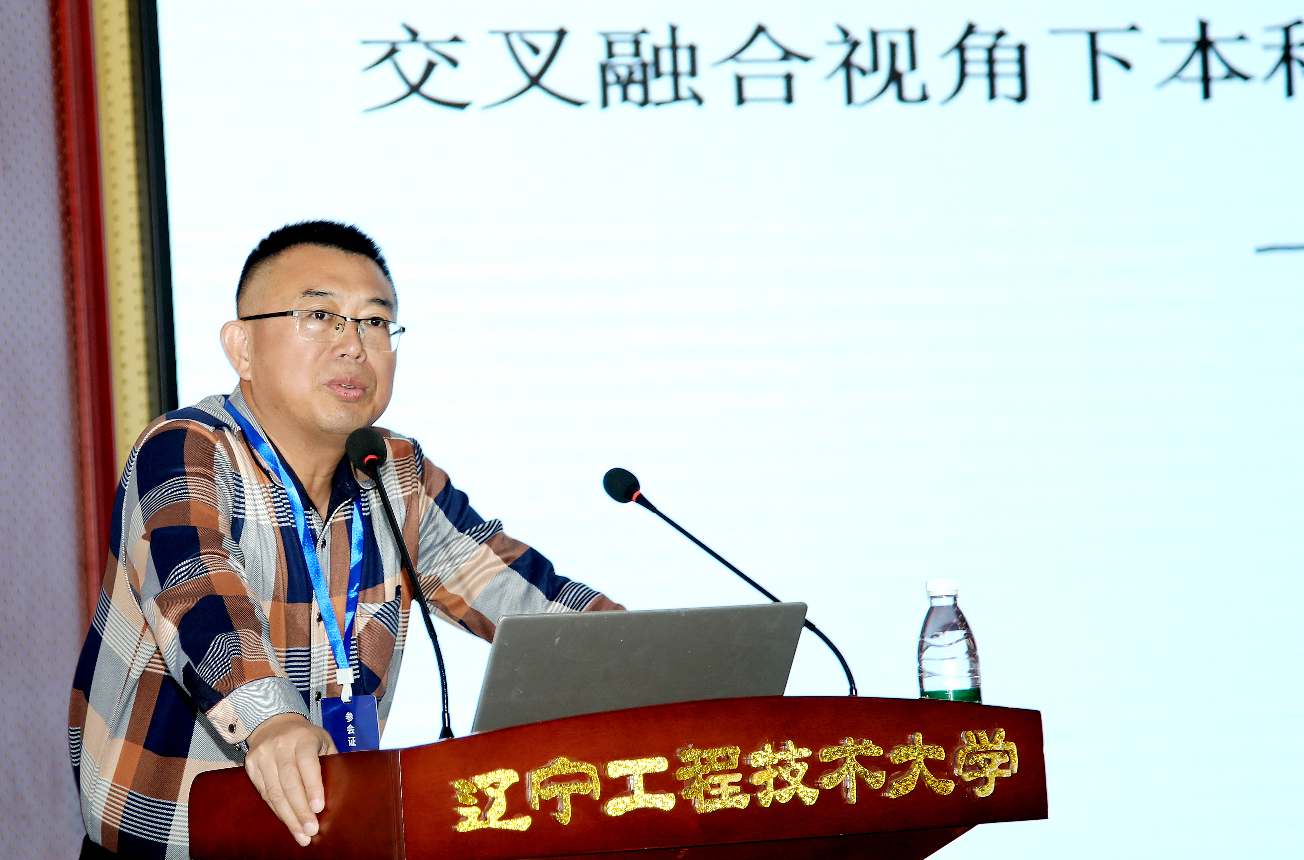 国产精品扒开腿做爽爽爽日本无码