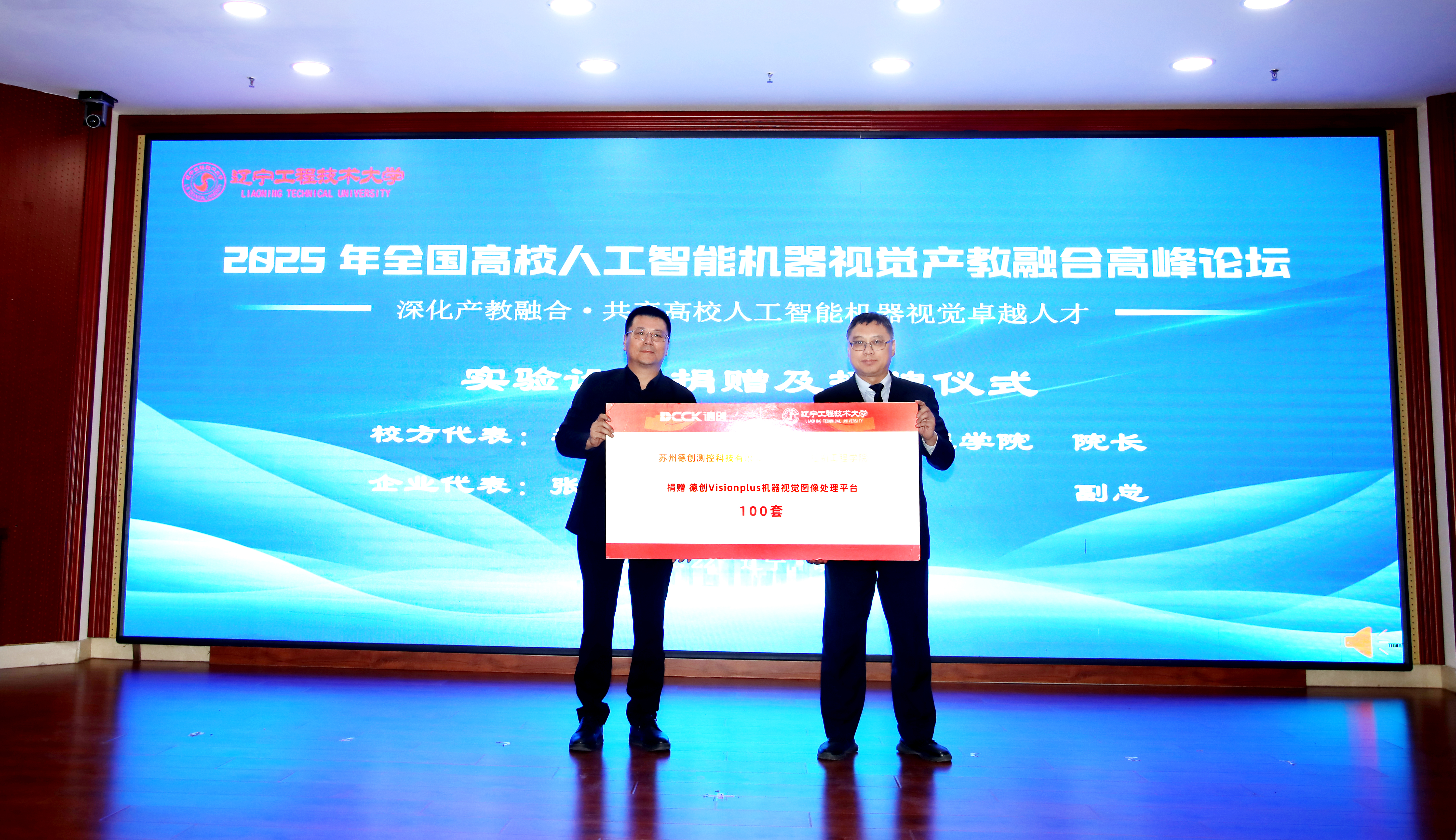 国产精品扒开腿做爽爽爽日本无码