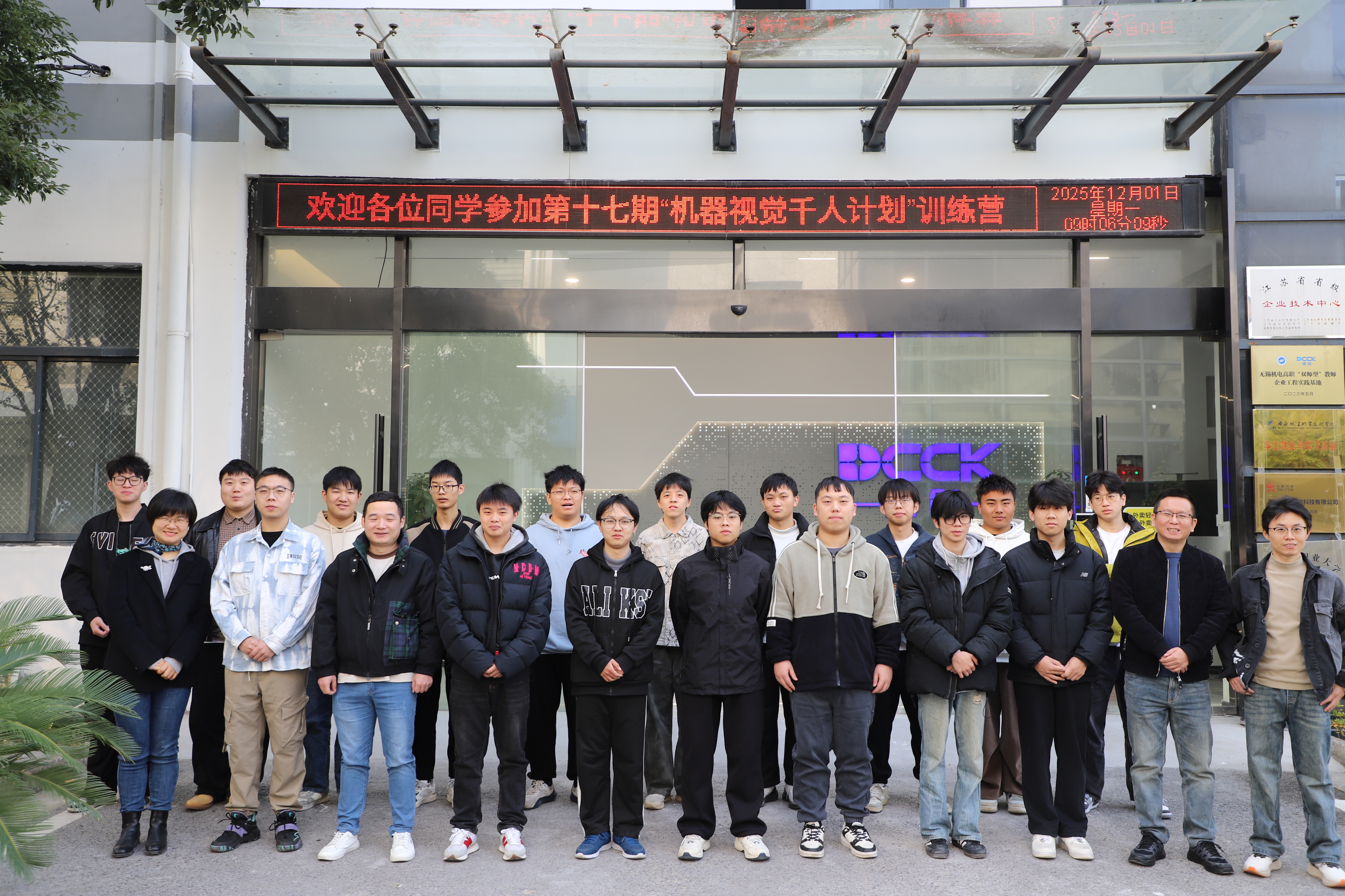 国产精品扒开腿做爽爽爽日本无码