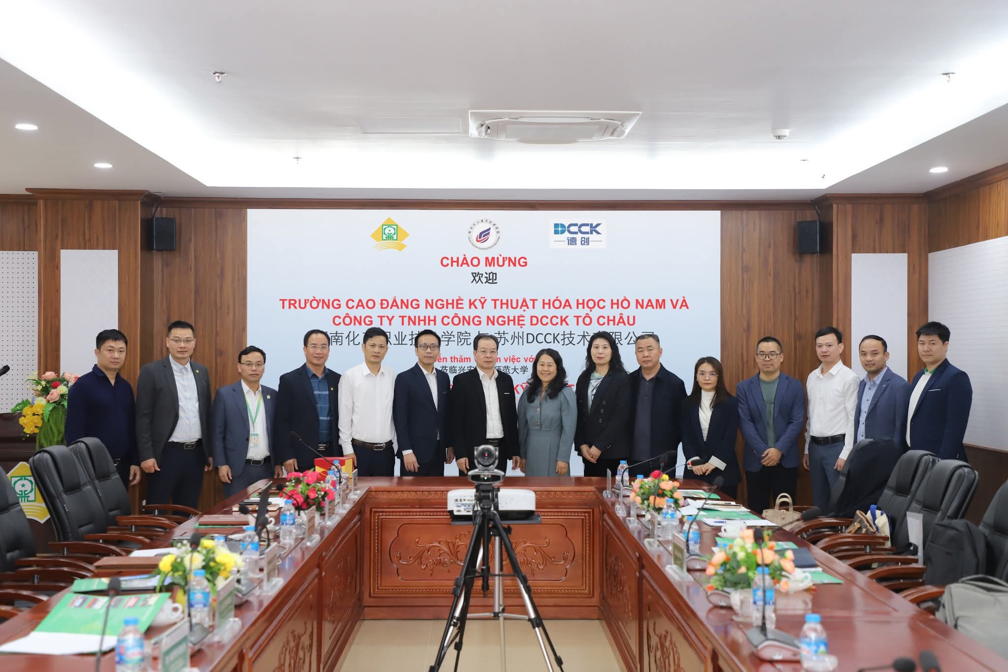 国产精品扒开腿做爽爽爽日本无码