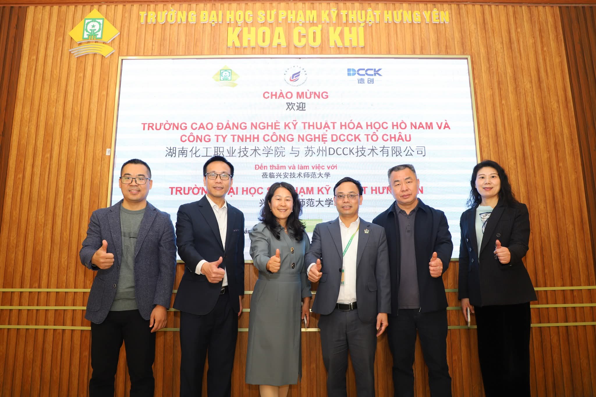 国产精品扒开腿做爽爽爽日本无码