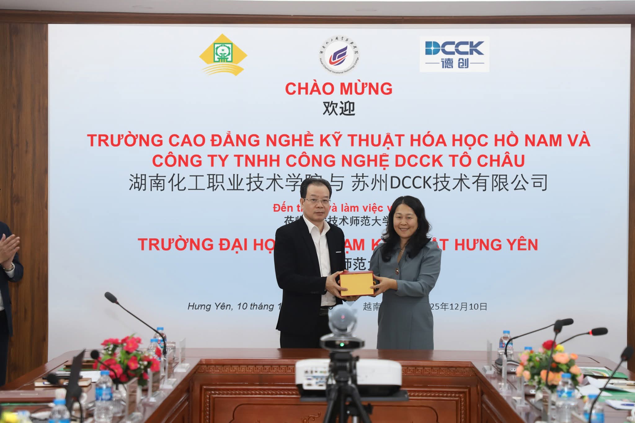 国产精品扒开腿做爽爽爽日本无码