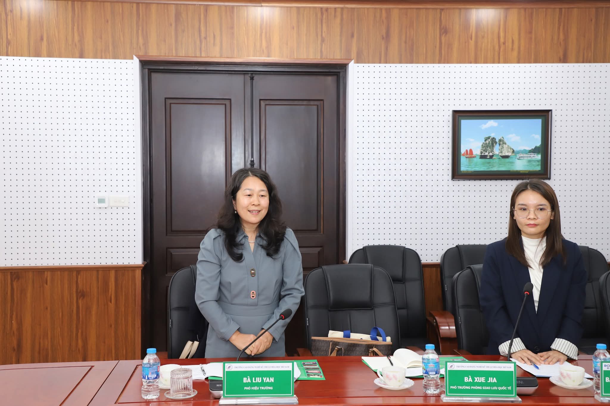 国产精品扒开腿做爽爽爽日本无码