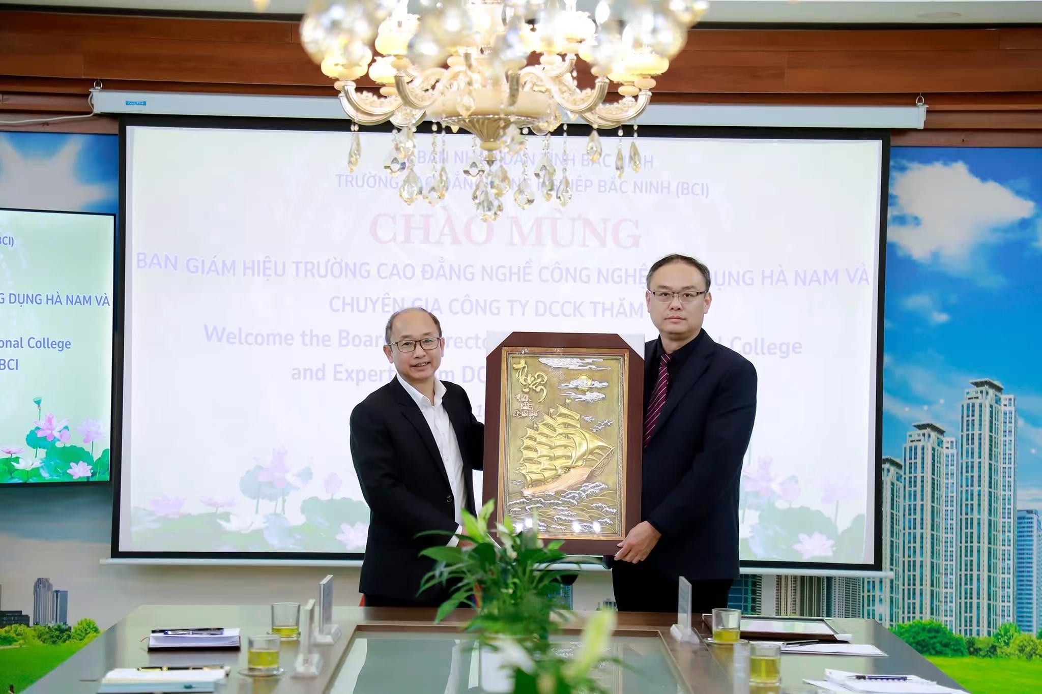 国产精品扒开腿做爽爽爽日本无码