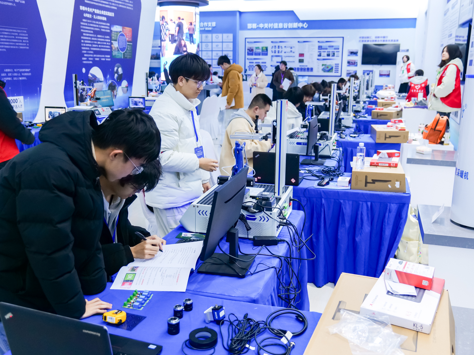 国产精品扒开腿做爽爽爽日本无码