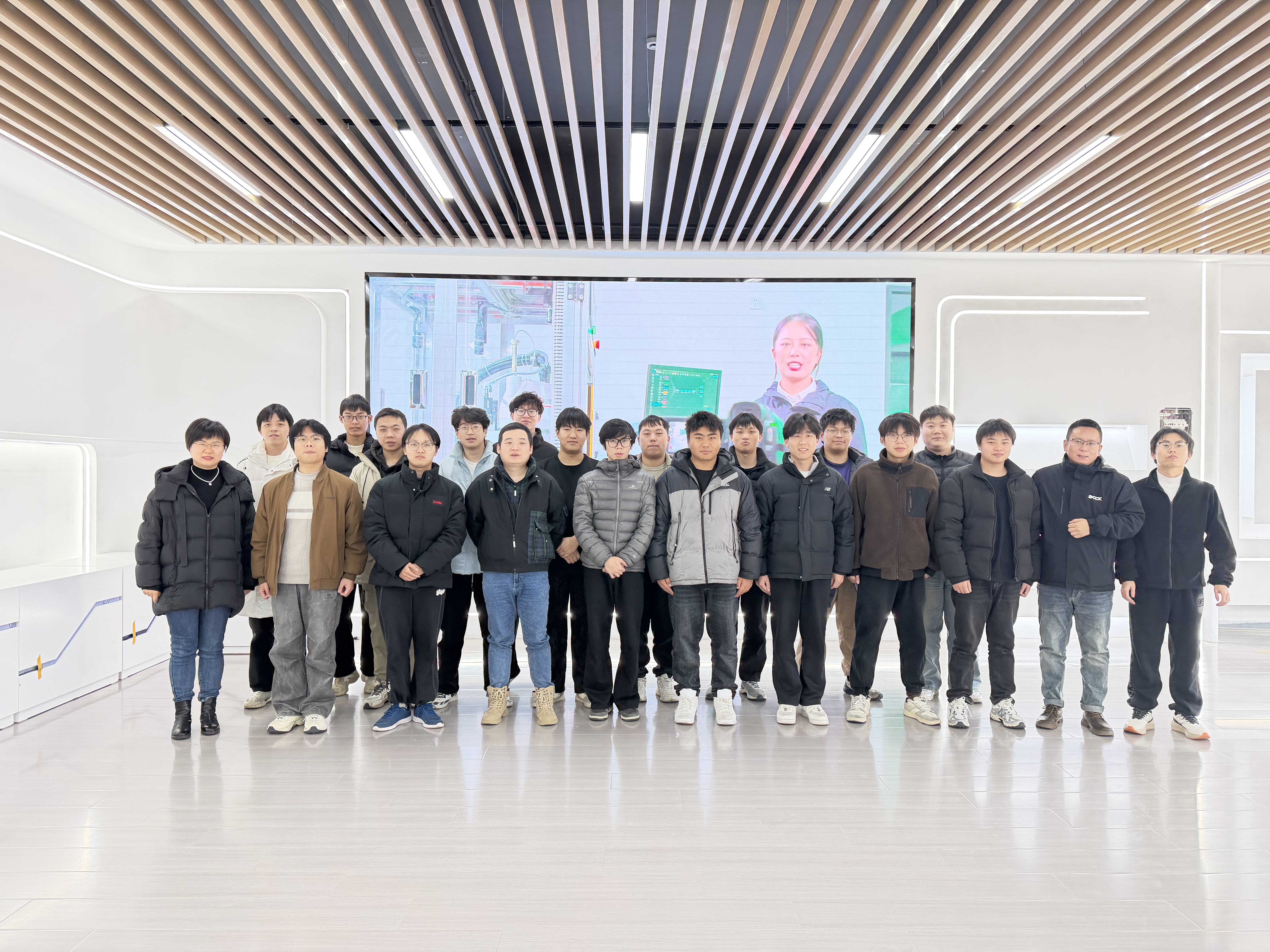 国产精品扒开腿做爽爽爽日本无码