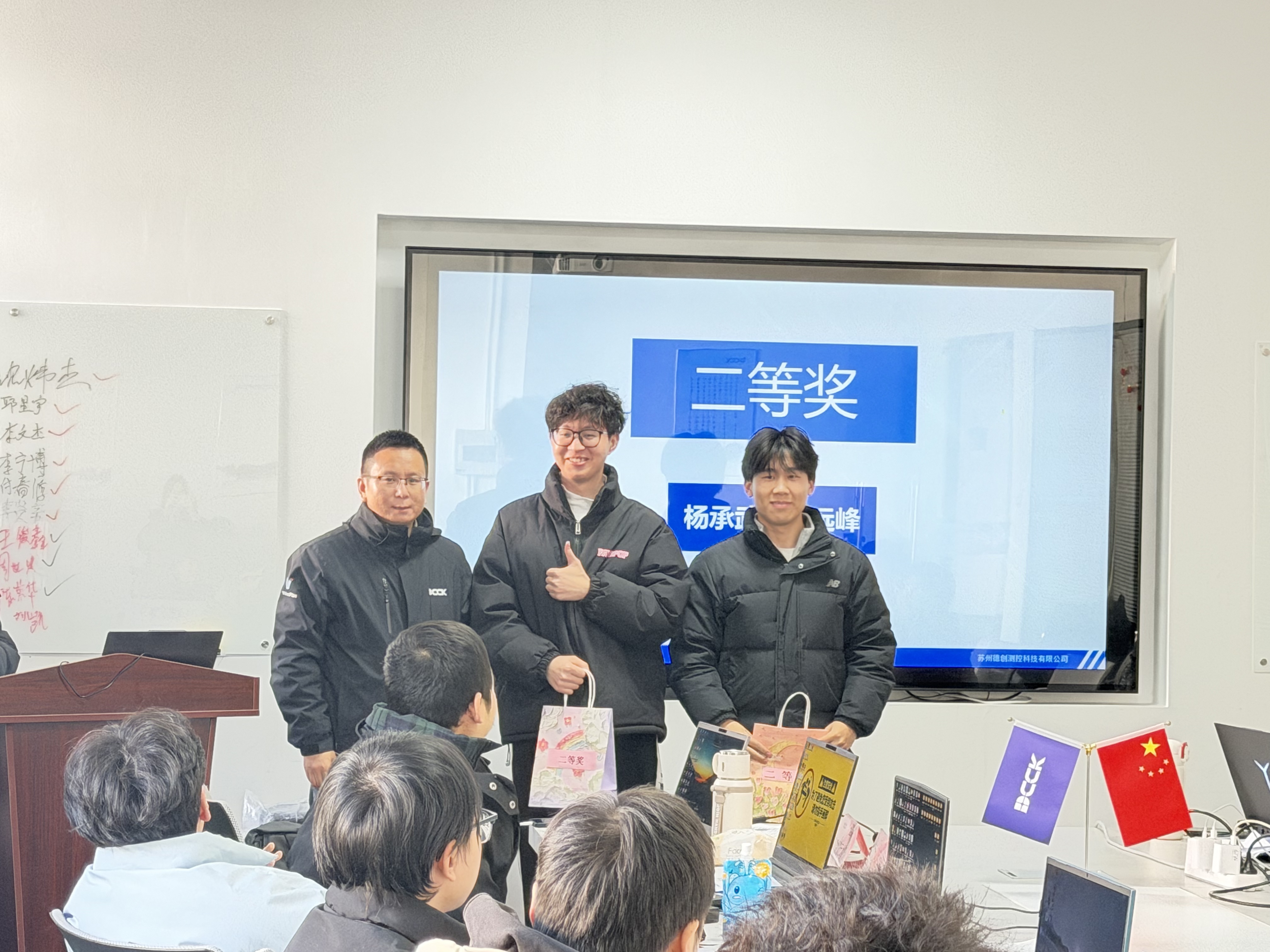 国产精品扒开腿做爽爽爽日本无码