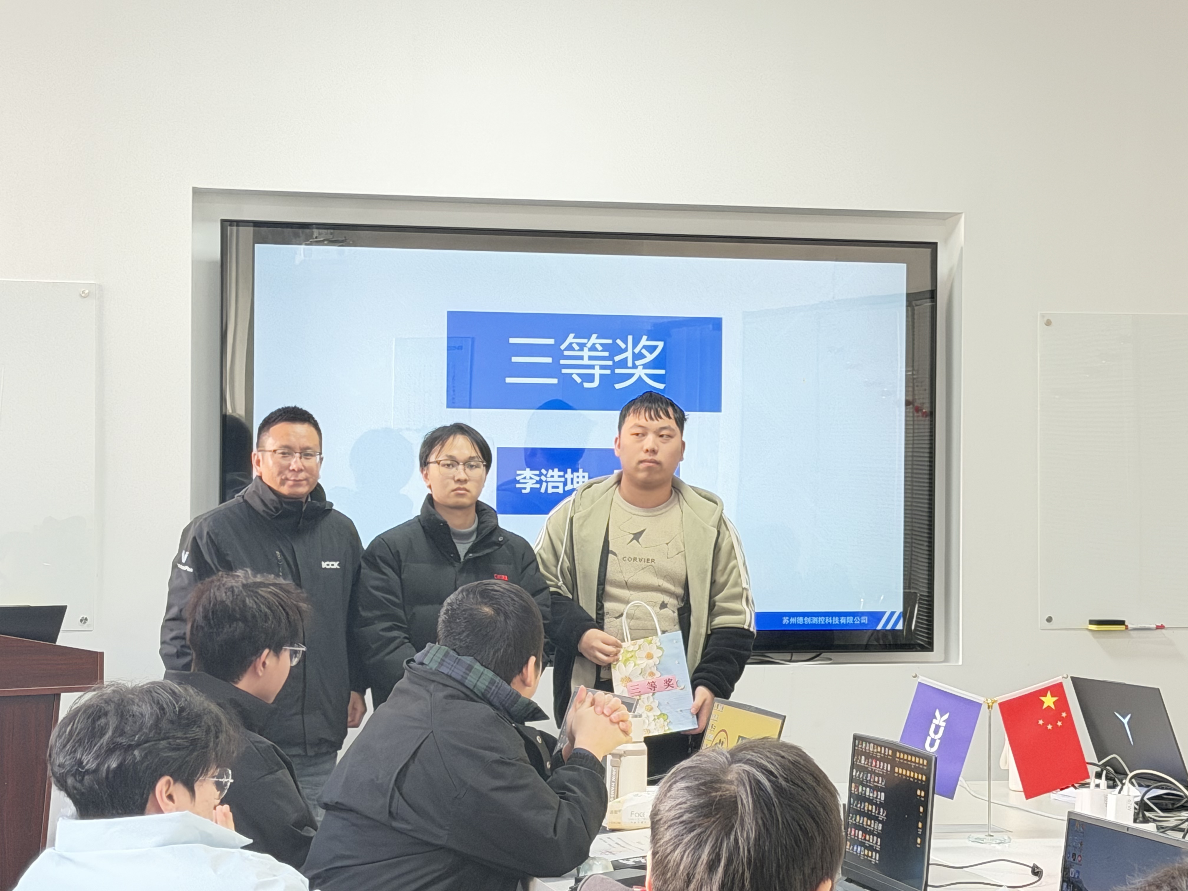 国产精品扒开腿做爽爽爽日本无码