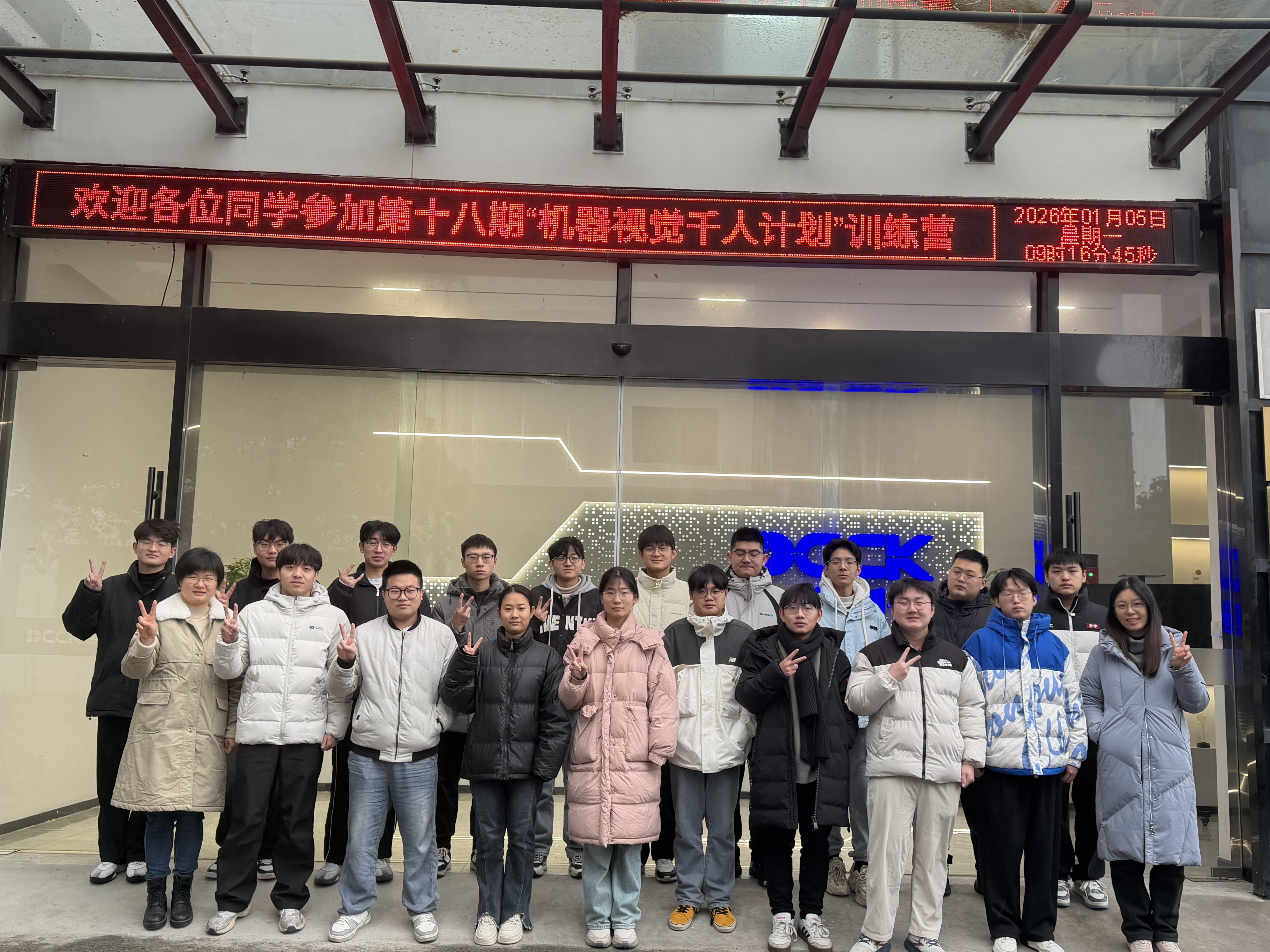 国产精品扒开腿做爽爽爽日本无码