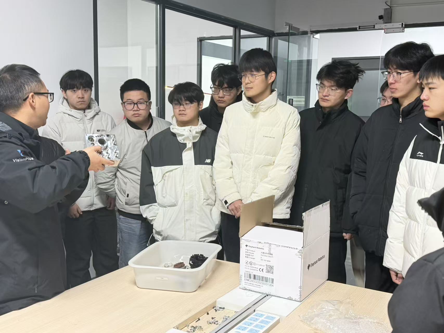 国产精品扒开腿做爽爽爽日本无码
