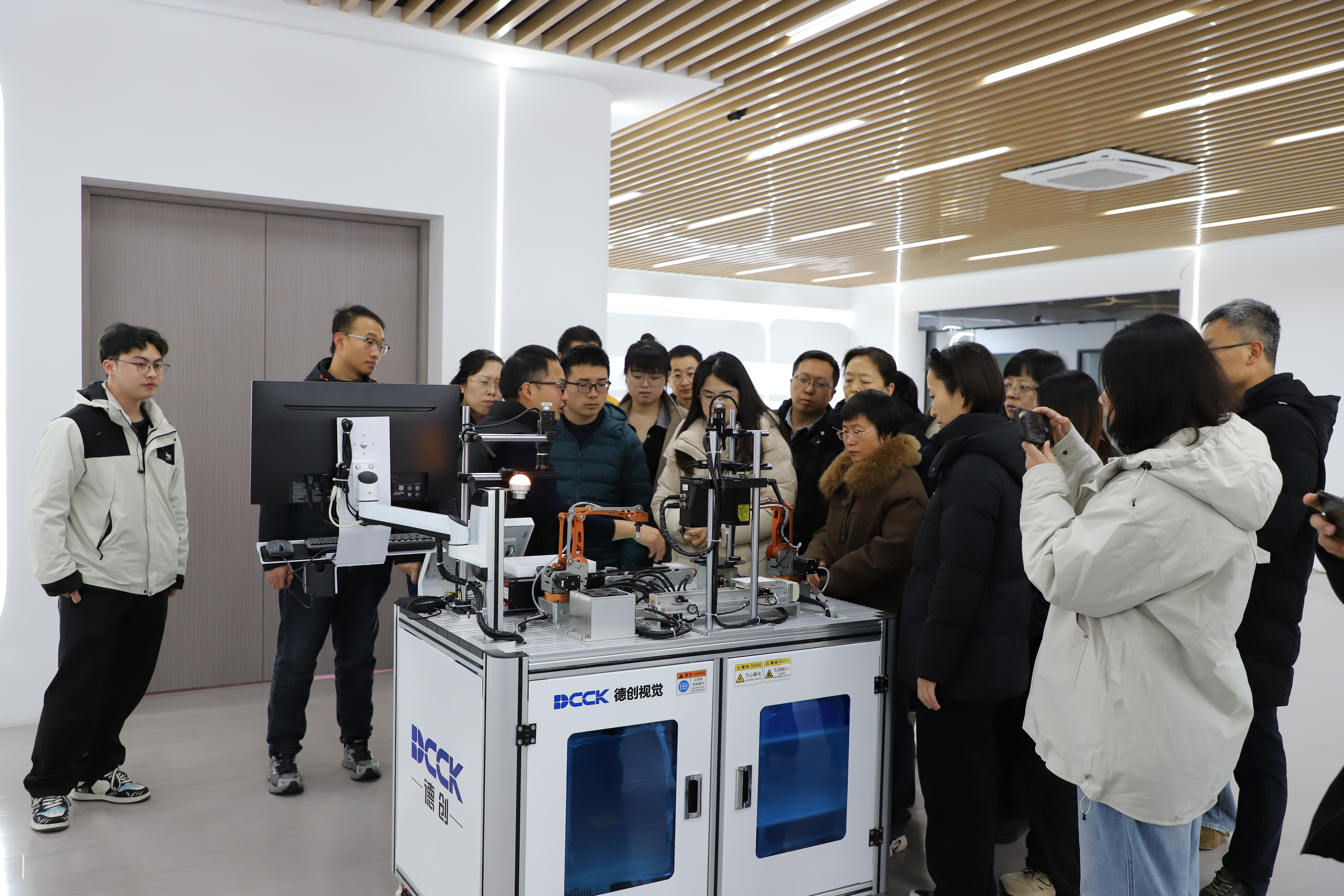 国产精品扒开腿做爽爽爽日本无码