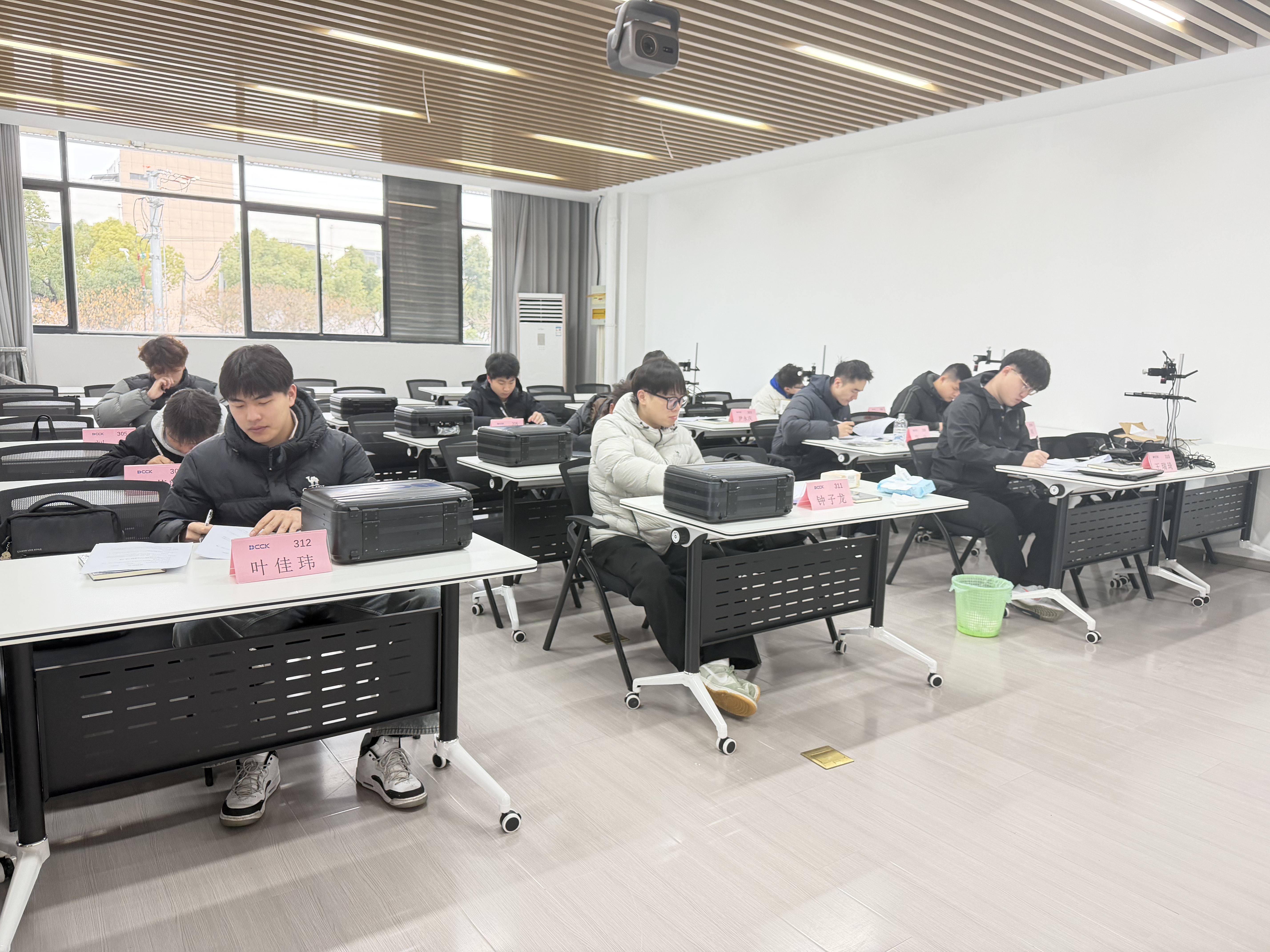 国产精品扒开腿做爽爽爽日本无码