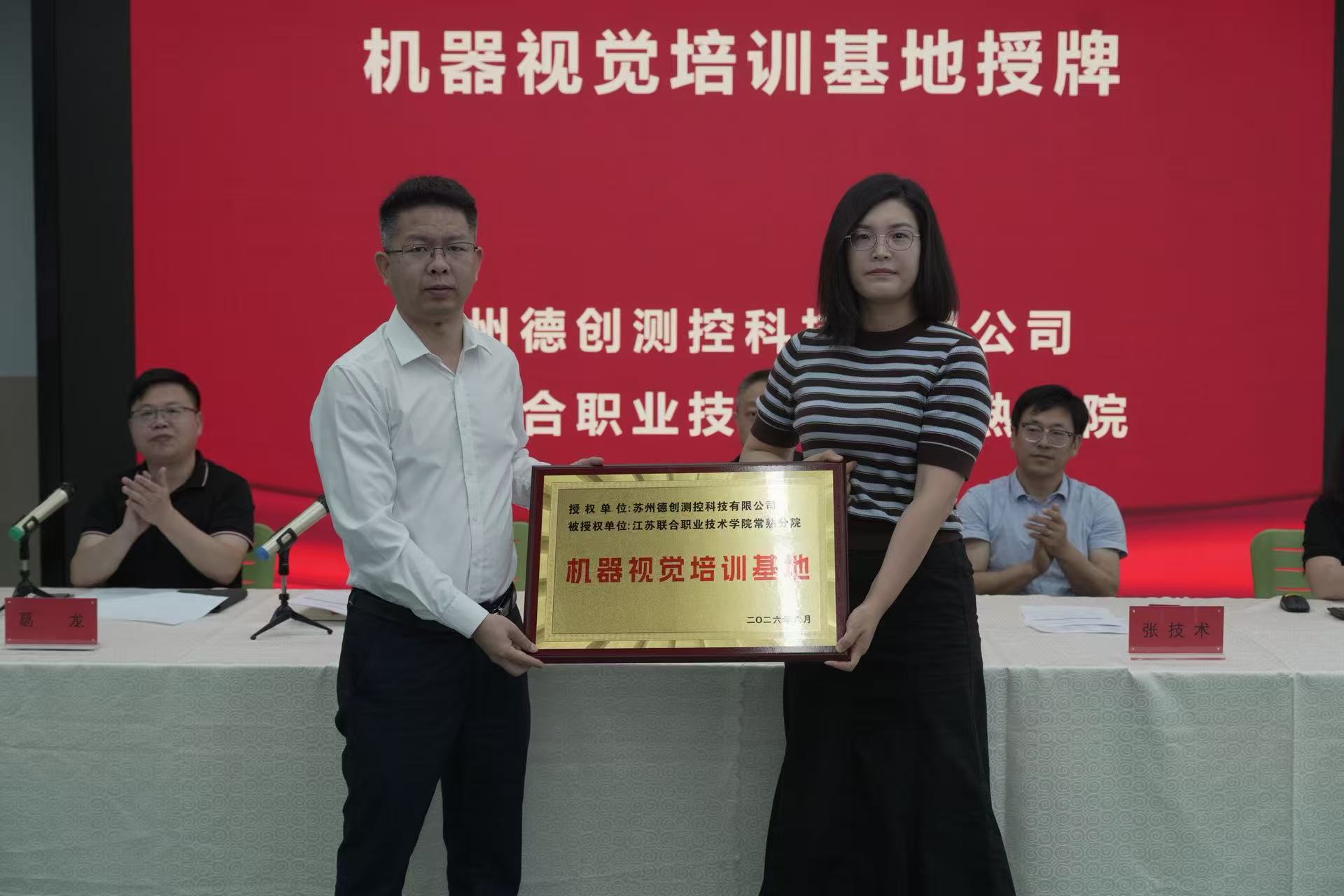 国产精品扒开腿做爽爽爽日本无码